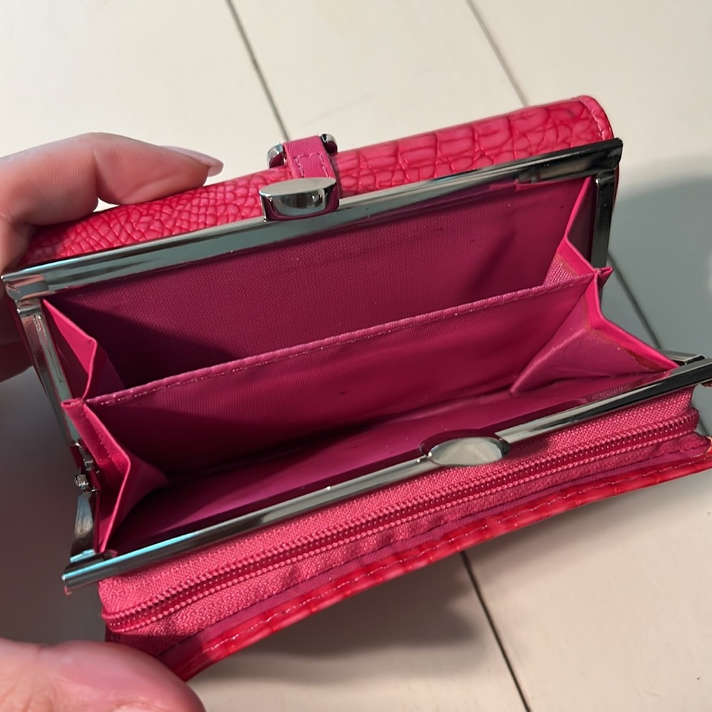 Pink Wallet - Picture 6 of 6